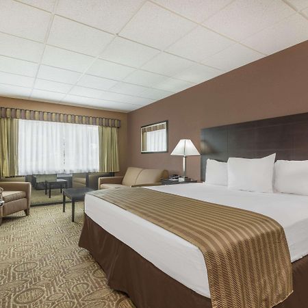 Ramada By Wyndham Paintsville Hotel & Conference Center Экстерьер фото