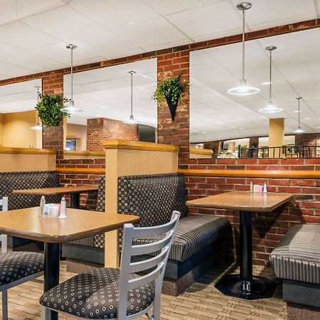 Ramada By Wyndham Paintsville Hotel & Conference Center Экстерьер фото