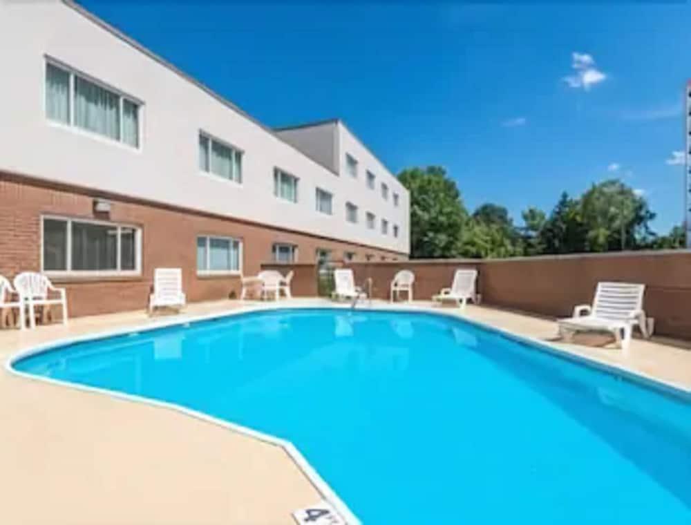 Ramada By Wyndham Paintsville Hotel & Conference Center Экстерьер фото