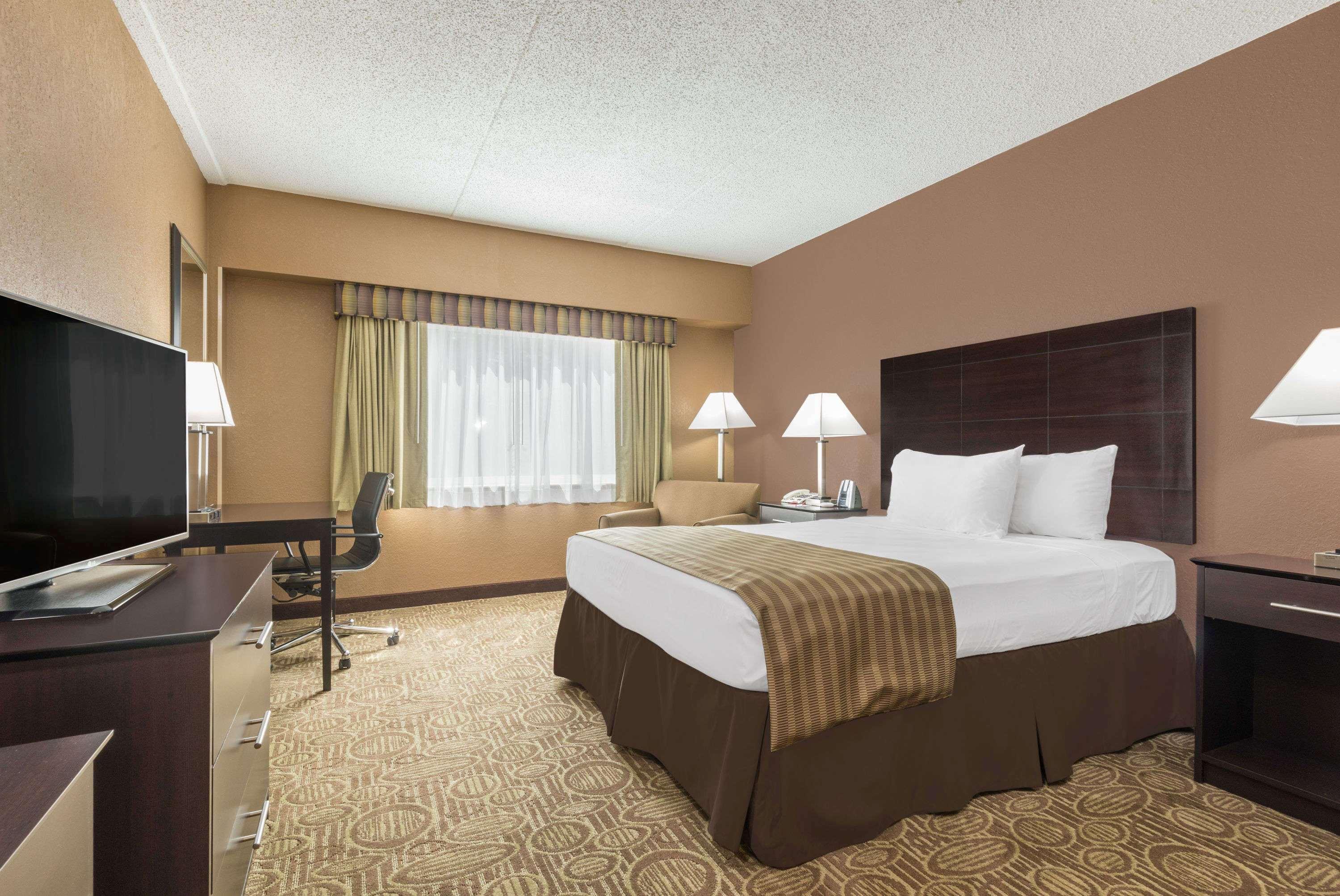 Ramada By Wyndham Paintsville Hotel & Conference Center Экстерьер фото