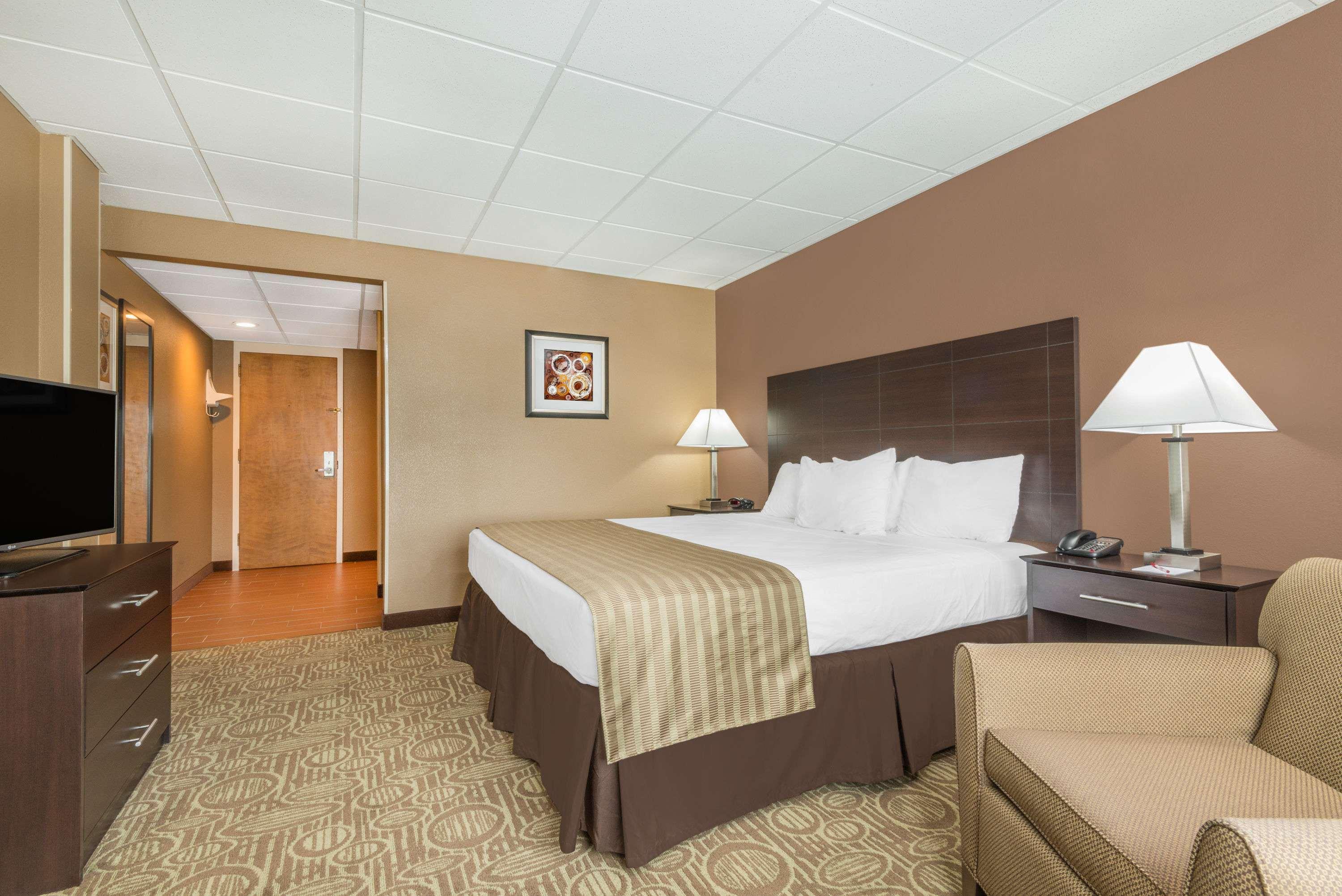 Ramada By Wyndham Paintsville Hotel & Conference Center Экстерьер фото