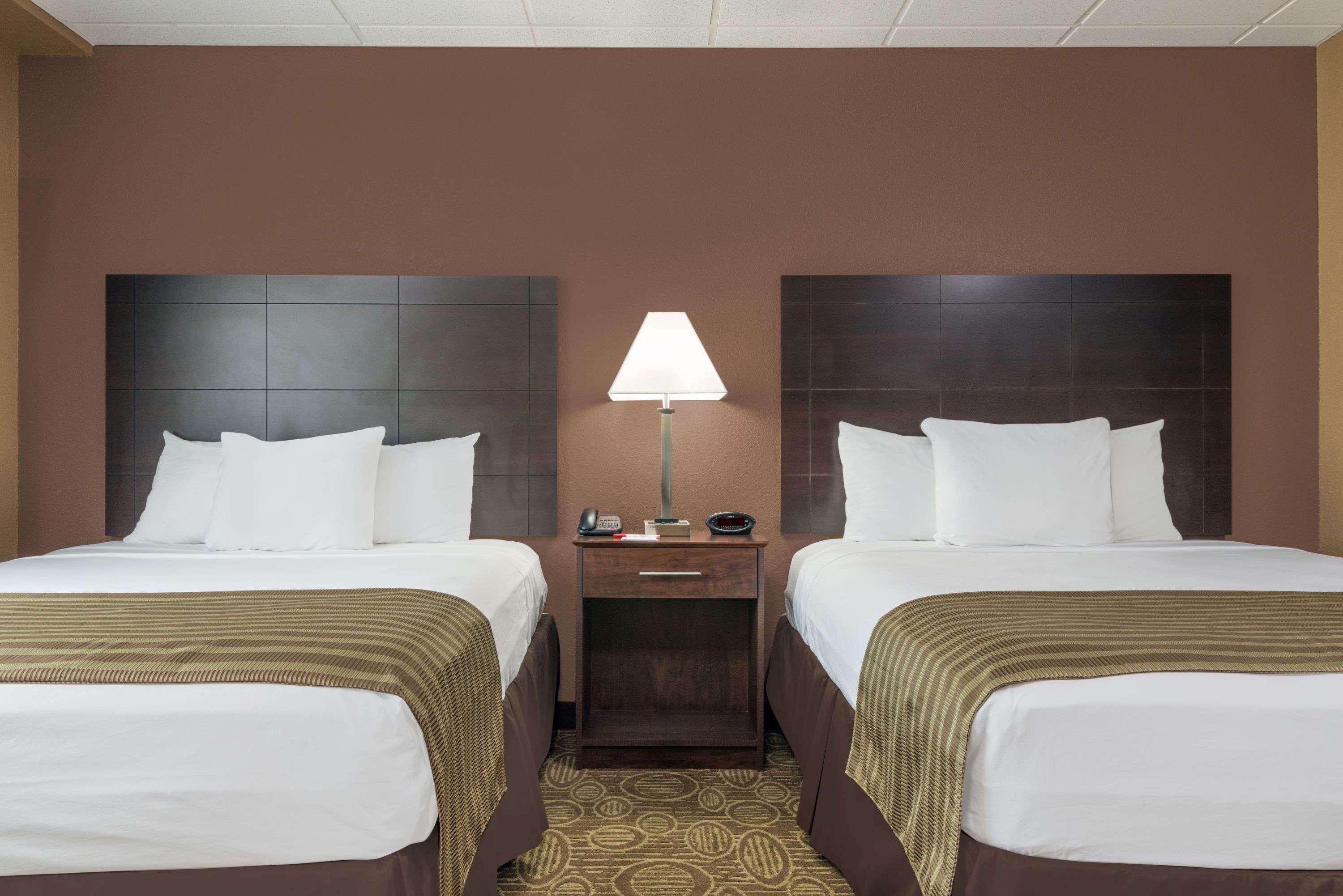 Ramada By Wyndham Paintsville Hotel & Conference Center Экстерьер фото