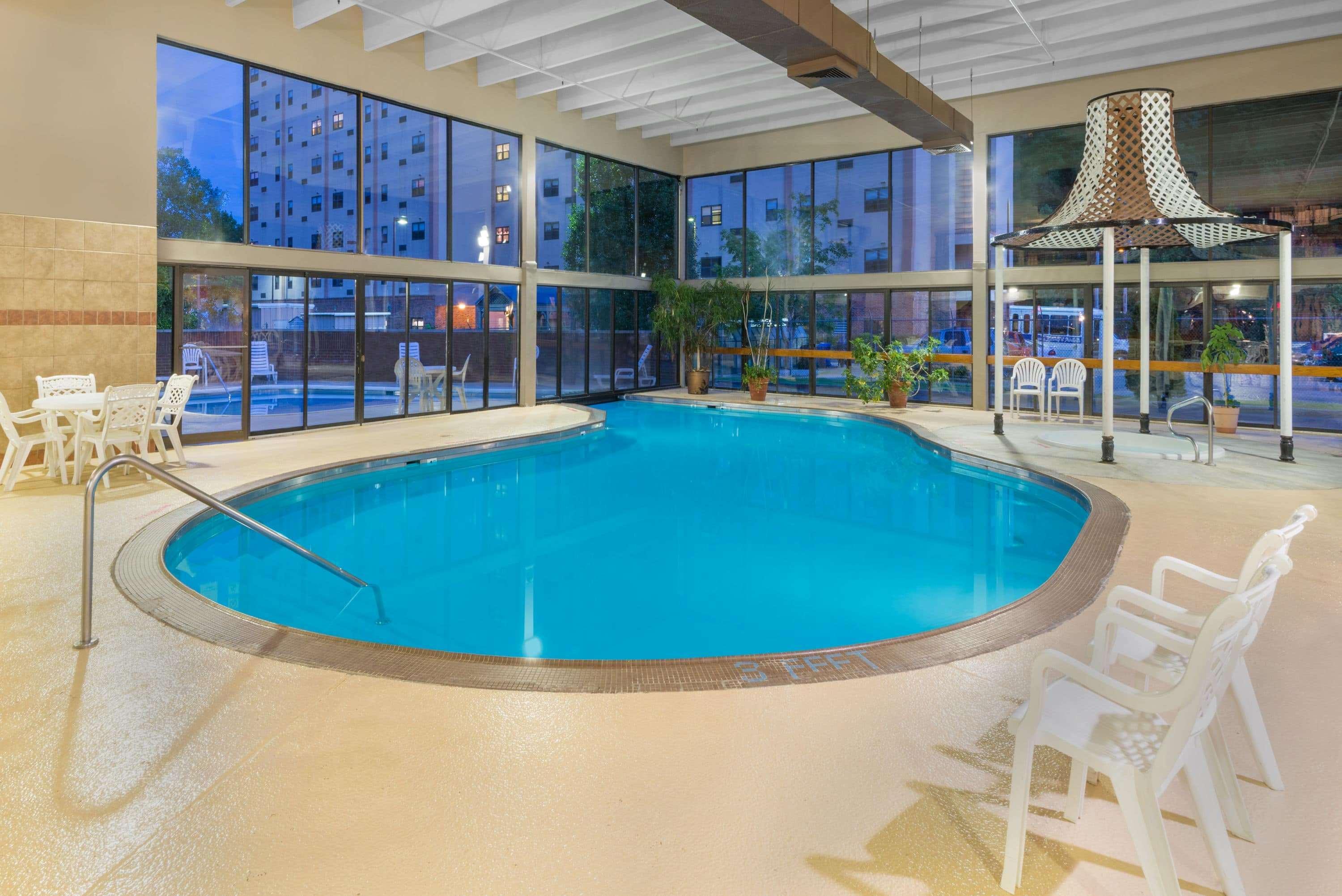 Ramada By Wyndham Paintsville Hotel & Conference Center Экстерьер фото