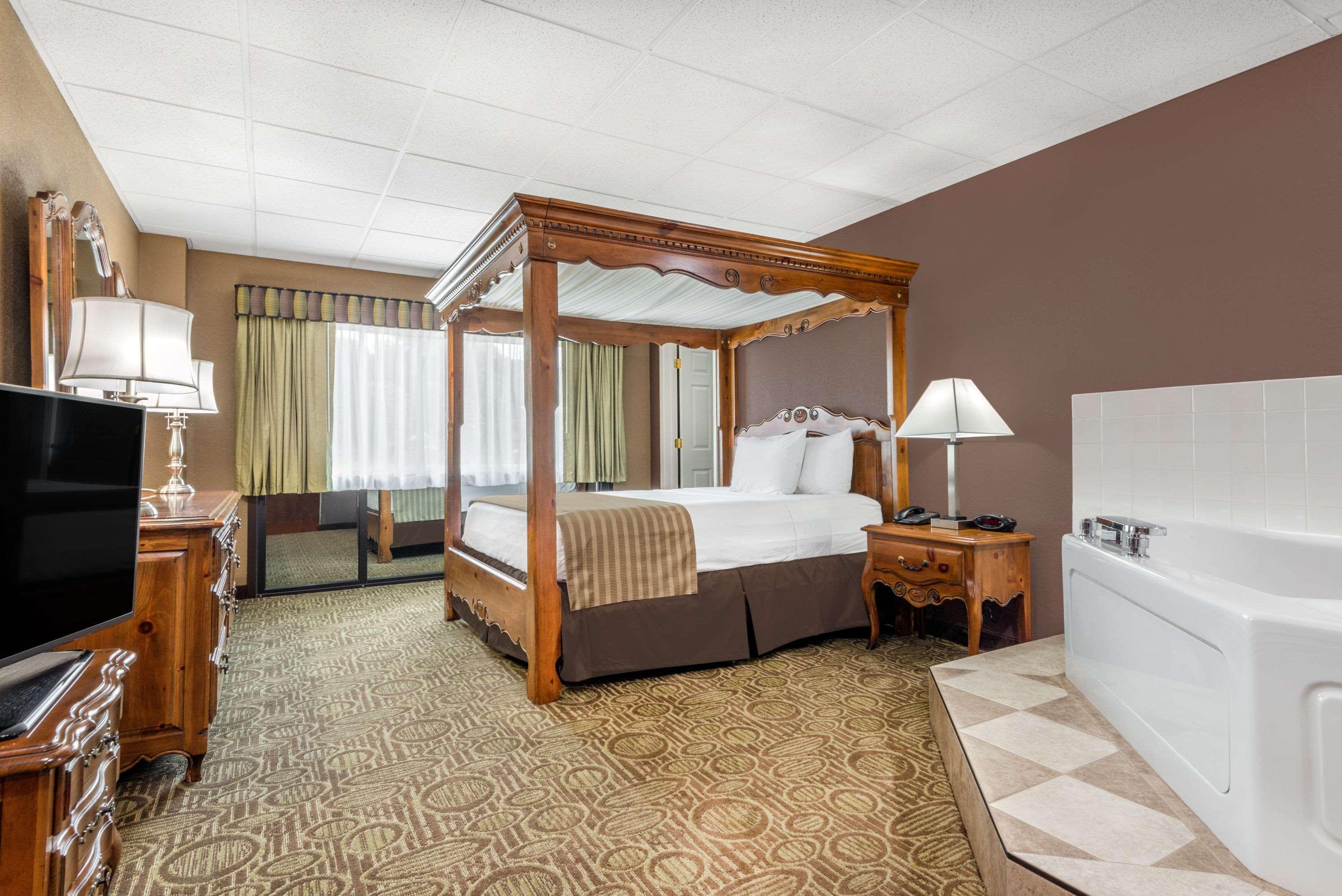 Ramada By Wyndham Paintsville Hotel & Conference Center Экстерьер фото