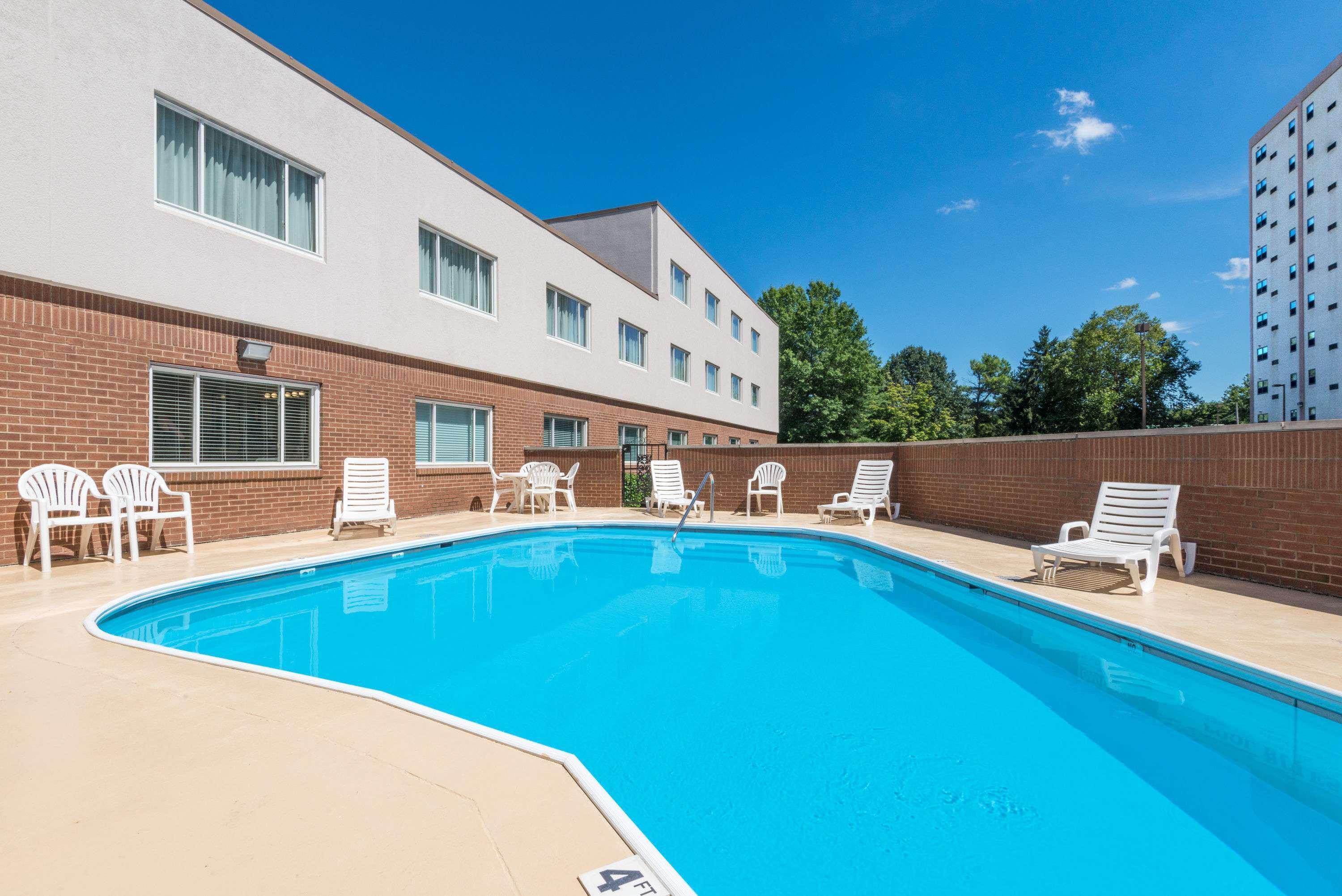 Ramada By Wyndham Paintsville Hotel & Conference Center Экстерьер фото